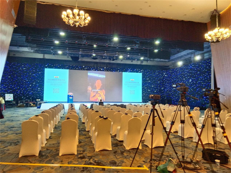 TalkingChina provides simultaneous interpretation-3
